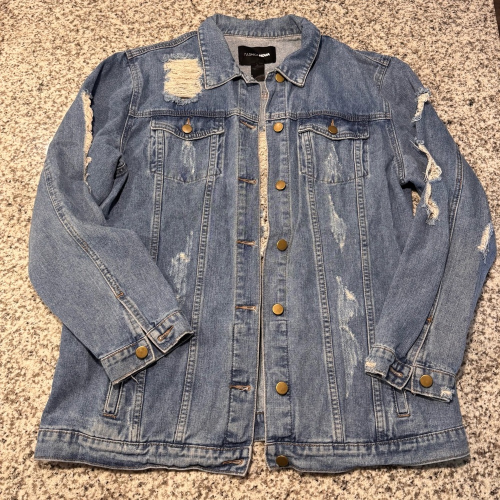 Fashion Nova Distressed Denim Jacket Size L